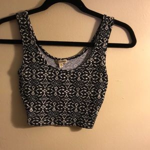 XS BLACK AND WHITE CROP TOP